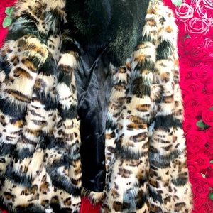 REVERSIBLE FAUX FUR